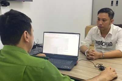 Đối tượng Lê Đức Kông làm việc với cơ quan chức năng.