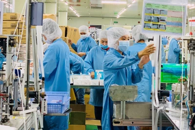 Bình Dương luôn nỗ lực cải thiện môi trường đầu tư, đồng hành cùng doanh nghiệp phát triển bền vững. Trong ảnh: Hoạt động sản xuất tại Công ty TNHH NTI Vina (Khu công nghiệp VSIP II)