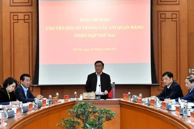 Đồng chí Trần Cẩm Tú, Ủy viên Bộ Chính trị, Thường trực Ban Bí thư chủ trì Phiên họp thứ hai của Ban Chỉ đạo chuyển đổi số trong các cơ quan đảng. (Ảnh ĐĂNG KHOA)