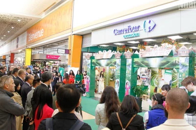 Đây là năm thứ 3 và cũng là lần thứ 2 trong năm 2024, Tuần hàng Việt Nam được tổ chức tại chuỗi siêu thị hàng đầu nước Pháp. (Ảnh: KHẢI HOÀN)