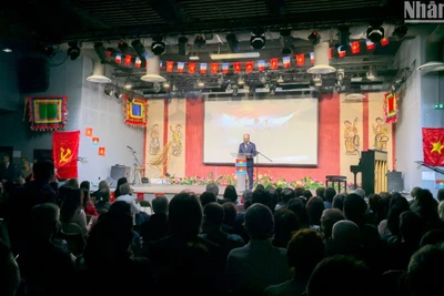 Buổi gặp mặt là dịp tri ân những kiều bào đã đóng góp hết lòng cho công cuộc thống nhất đất nước vào năm 1975.