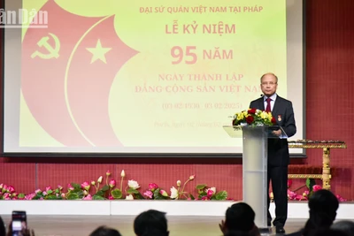 Đại sứ Đinh Toàn Thắng nhấn mạnh: Trong 95 năm qua, Đảng Cộng sản Việt Nam luôn là một đội tiên phong có bản lĩnh chính trị vững vàng, tuyệt đối trung thành với lợi ích của giai cấp công nhân, của nhân dân lao động và của dân tộc, là chiến sĩ kiên cường của phong trào cộng sản và công nhân quốc tế. 