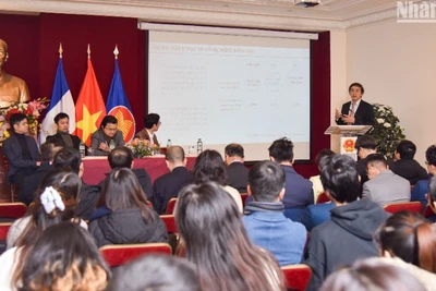 Tiến sĩ, bác sĩ Võ Toàn Trung phát biểu tại cuộc tọa đàm "Vai trò của trí thức tại Pháp đóng góp cho phát triển khoa học công nghệ của Việt Nam trong thời kỳ mới", tổ chức ngày 30/11/2024 tại thủ đô Paris (Cộng hòa Pháp) nhằm hưởng ứng lời kêu gọi của Tổng Bí thư Tô Lâm, đưa dân tộc Việt Nam bước vào "kỷ nguyên vươn mình".