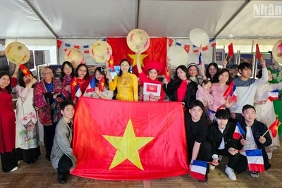 Với thế hệ trẻ Việt Nam tại Pháp, hào khí của Chiến thắng ngày 30/4/1975 niềm tự hào và là nguồn cảm hứng mạnh mẽ để không ngừng đóng góp vào việc tiếp những trang sử vàng cho Tổ quốc trong thời đại mới. (ẢNH: MINH DUY)