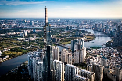 Trải qua 50 năm kể từ ngày thống nhất đất nước (30/4/1975), Thành phố Hồ Chí Minh chứng kiến sự chuyển mình ngoạn mục, vượt qua những dấu tích chiến tranh trở thành trung tâm kinh tế, văn hóa hàng đầu Việt Nam. (Ảnh: THÀNH ĐẠT )