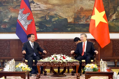 Tổng Bí thư Tô Lâm hội kiến Chủ tịch Đảng Nhân dân Campuchia Hun Sen. (Ảnh: DUY LINH)