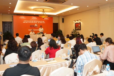 Toàn cảnh buổi gặp gỡ báo chí.