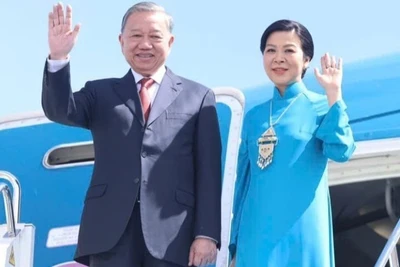 Tổng Bí thư Tô Lâm và Phu nhân rời Astana, lên đường thăm cấp Nhà nước tới Cộng hòa Azerbaijan. (Ảnh: TTXVN)