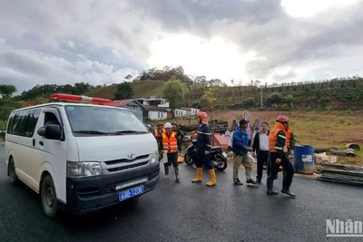 Vụ lũ cuốn trôi xe ô-tô tại Lâm Đồng: Bốn du khách tử vong