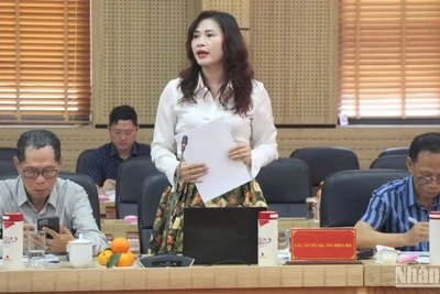 Tiến sĩ Nguyễn Thị Ngọc Linh, Học viện Chính trị quốc gia Hồ Chí Minh phát biểu ý kiến tại Hội thảo.