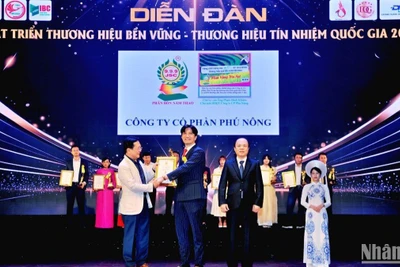Tôn vinh Top 10 Thương hiệu tín nhiệm quốc gia năm 2024. (Ảnh: LƯƠNG HIỀN)