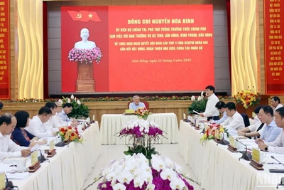 Quang cảnh buổi làm việc của Ủy viên Bộ Chính trị, Phó Thủ tướng Thường trực Chính phủ Nguyễn Hòa Bình với Ban Thường vụ 3 tỉnh Lâm Đồng, Bình Thuận và Đắk Nông ngày 21/5.