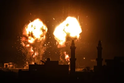 Israel ồ ạt không kích vào Liban