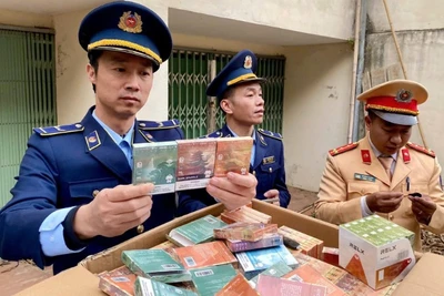 Lực lượng Quản lý thị trường tỉnh Lạng Sơn phát hiện, bắt giữ số lượng lớn các sản phẩm thuốc lá điện tử nhập lậu, không rõ nguồn gốc.