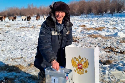 Người dân ở Yakutia tham gia bỏ phiếu sớm bầu Tổng thống Nga. (Ảnh: Yakutia24.ru)