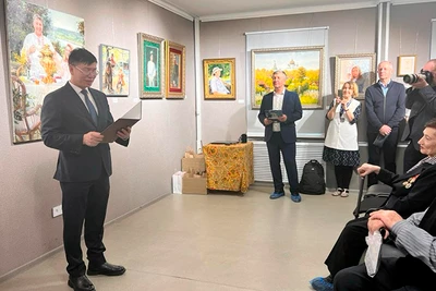 Tổng Lãnh sự Việt Nam tại Vladivostok Nguyễn Đăng Hiền phát biểu tại lễ khai mạc Triển lãm.