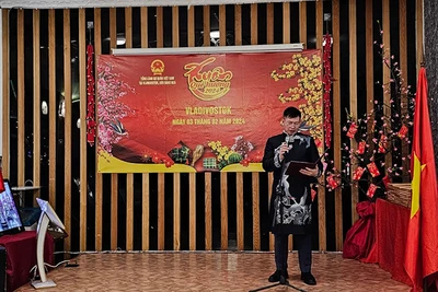 Tổng lãnh sự Việt Nam tại Vladivostok phát biểu tại sự kiện.