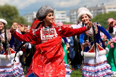 Những cô gái trong trang phục dân tộc Bashkir. (Ảnh: Stylishbag.ru)