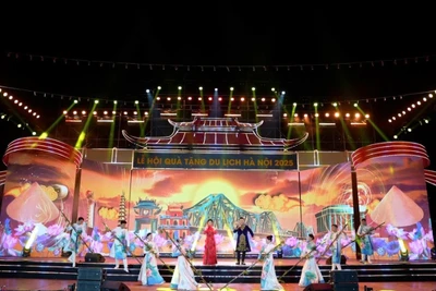 Những tiết mục văn nghệ đặc sắc mở màn lễ hội.