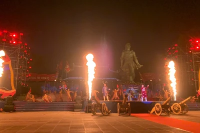 Chương trình nghệ thuật thực cảnh diễn ra hết sức sống động.