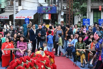 Hoạt động của phố đi bộ kết hợp ẩm thực đảo Ngọc-Ngũ Xã (quận Ba Đình) được coi là tiền đề để hình thành khu phát triển thương mại và văn hóa.