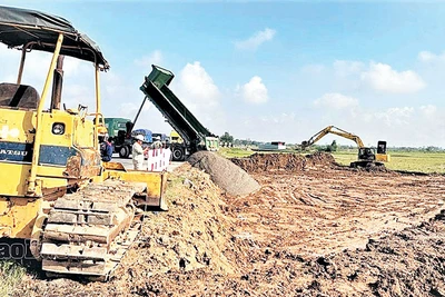 Công trường thi công đường vành đai 4-Vùng Thủ đô, đoạn qua thị xã Thuận Thành, tỉnh Bắc Ninh.