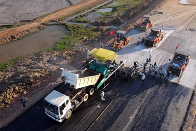 Dự án cao tốc bắc-nam phía đông (giai đoạn II), các địa phương đã bàn giao mặt bằng gần 689 km, đạt 95,5%.