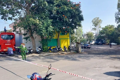 Lực lượng công an phong tỏa Trung tâm đăng kiểm xe cơ giới tại Đà Lạt.