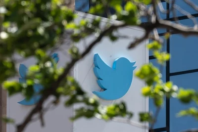 Biểu tượng Twitter trên màn hình điện thoại tại Lille, Pháp. (Ảnh: AFP/TTXVN)