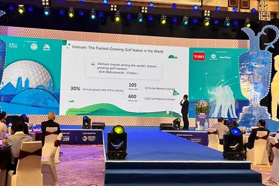 Các đại biểu tham dự Hội nghị Golf và Du lịch tại Đà Nẵng ngày 30/8.