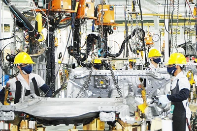 Dây chuyền lắp ráp ô-tô của Công ty cổ phần tập đoàn Trường Hải. Ảnh: NGUYỆT ANH