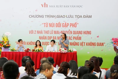 Công chúng mong đón nhận các tác phẩm văn học phản ánh toàn diện và đầy đủ mọi mặt của đời sống xã hội. Ảnh: MINH Lê