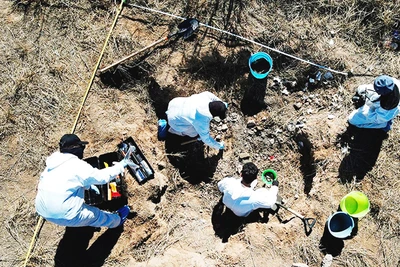 Lực lượng chức năng kiểm tra hiện trường ở bang Jalisco. Ảnh: AP