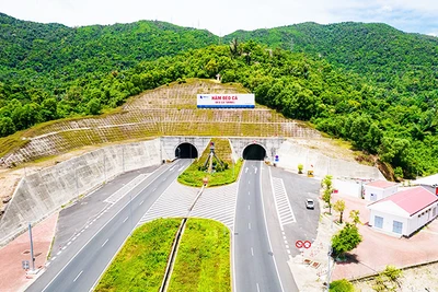 Hầm đường bộ qua Đèo Cả là mô hình kiểu mẫu của công trình hạ tầng giao thông thực hiện theo hình thức PPP. Ảnh: CHINHPHU.VN.