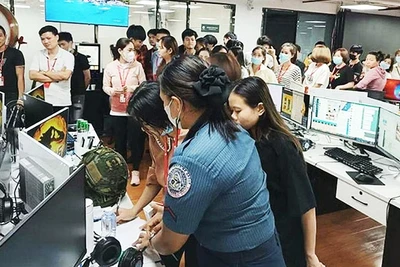 Cảnh sát Philippines triệt phá một đường dây buôn người tại Manila tháng 5 vừa qua. Ảnh: AFP