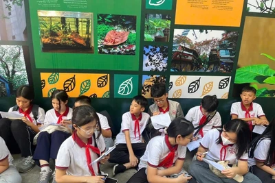 Một buổi trải nghiệm học môn Lịch sử - Địa lý của học sinh Trường THCS Ngoại ngữ (Trường ĐH Ngoại ngữ, Đại học Quốc gia Hà Nội).