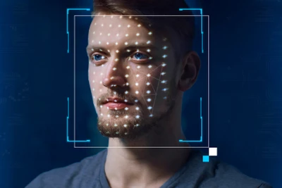 Công nghệ deepfake có thể giả mạo được cả hình ảnh và giọng nói. Ảnh: REALTIMES