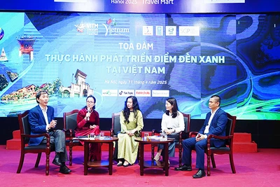 Các diễn giả trao đổi tại diễn đàn VITM Hà Nội 2025.