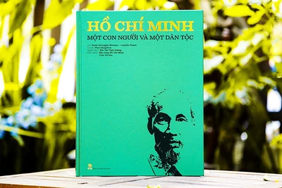 Ra sách tranh “Hồ Chí Minh - Một con người và một dân tộc”
