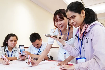 Người khuyết tật tham gia các chương trình tập huấn tại DRD Việt Nam.