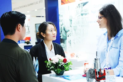 Nhiều nhà đầu tư nước ngoài đang quan tâm thị trường Việt Nam. Ảnh: NAM ANH