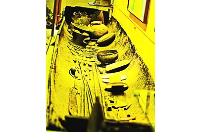 Ngôi mộ thuyền ở Việt Khê (Thủy Nguyên, Hải Phòng).