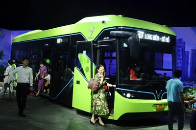 Hoàn thành chuyển đổi sang xe bus xanh trước năm 2030