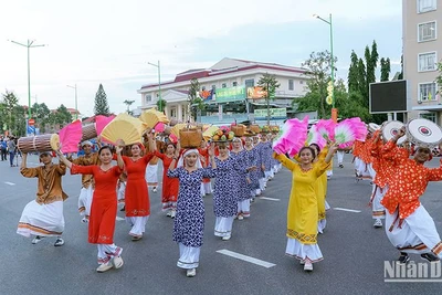 Lễ hội đường phố với chủ đề “Sắc màu Bình Thuận” trong Tuần lễ Văn hóa đường phố Bình Thuận năm 2023.