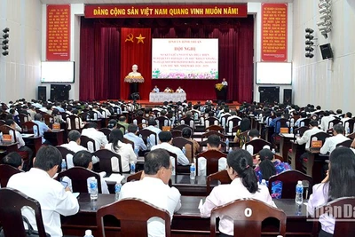 Toàn cảnh hội nghị sơ kết giữa nhiệm kỳ 2020-2025 Ban Chấp hành Đảng bộ tỉnh Bình Thuận.