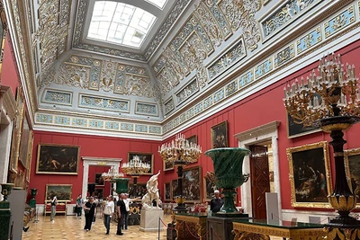 Rất nhiều báu vật được trưng bày tại Hermitage ở thành phố Saint Petersburg. (Ảnh: THÙY VÂN)