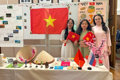 Các sinh viên Việt Nam theo học tại MGLU. (Ảnh: THÙY VÂN)