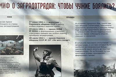 Tư liệu giới thiệu tại triển lãm. (Ảnh: THÙY VÂN)