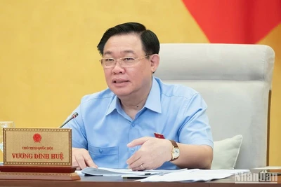 Chủ tịch Quốc hội Vương Đình Huệ phát biểu tại phiên họp. (Ảnh: DUY LINH)