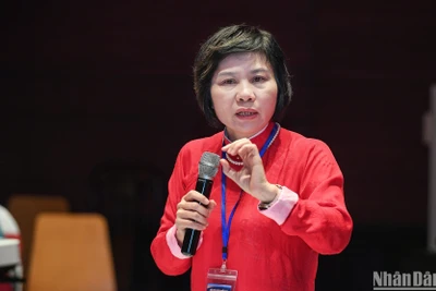 PGS,TS Đỗ Thị Thu Hằng, Trưởng Ban Nghiệp vụ, Hội Nhà báo Việt Nam phát biểu ý kiến tại Hội thảo. (Ảnh: THÀNH ĐẠT)